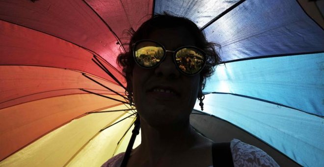 23/6/2019- Miles de personas participan durante una marcha por los derechos del colectivo LGBTI este domingo en San José (Costa Rica). EFE/Jeffrey Arguedas