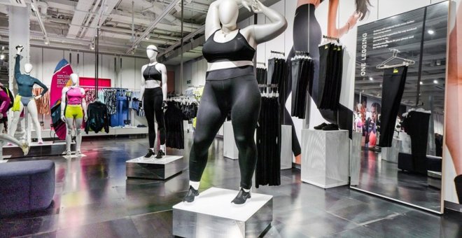 Maniquís plus size en una tienda de Londres. / NIKE