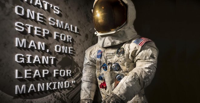 El traje a presión de Neil Armstrong, A7-L, Apolo 11, que usó para caminar en la luna el 20 de julio de 1969. Reuters