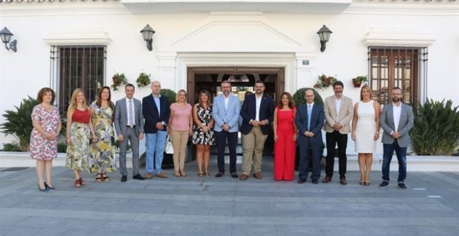 Nuevo equipo de gobierno del municipio malagueño de Mijas con el alcalde, Josele González (PSOE).