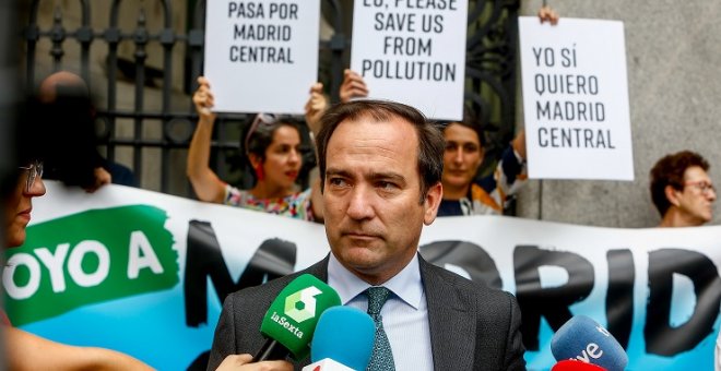 04/07/2019. - El delegado de Medio Ambiente y Movilidad de Madrid, Borja Carabante, ofrece declaraciones a los medios de comunicación tras su reunión con portavoces de la Plataforma en Defensa de Madrid Central.