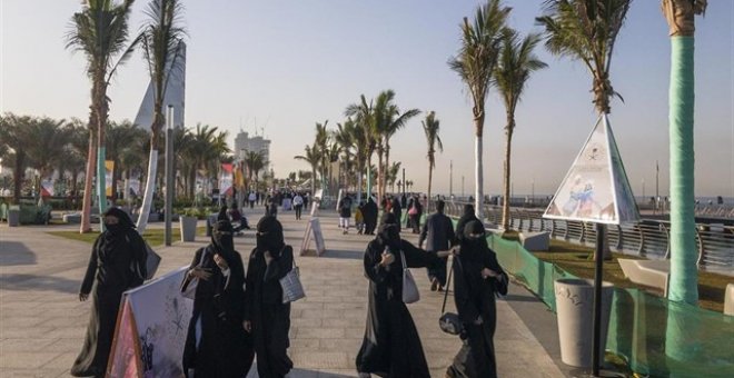 Un grupo de mujeres paseando en Yida, Arabia Saudí. EP/John May