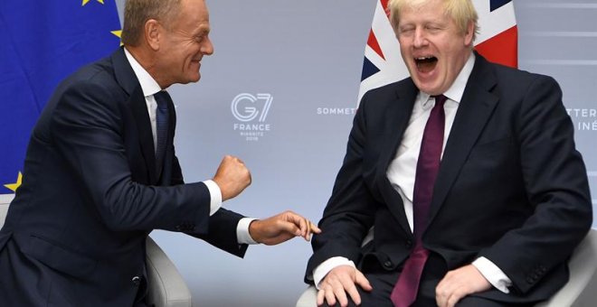 El presidente del Consejo Europeo, Donald Tusk, junto al primer ministro británico, Boris Johnson. EFE