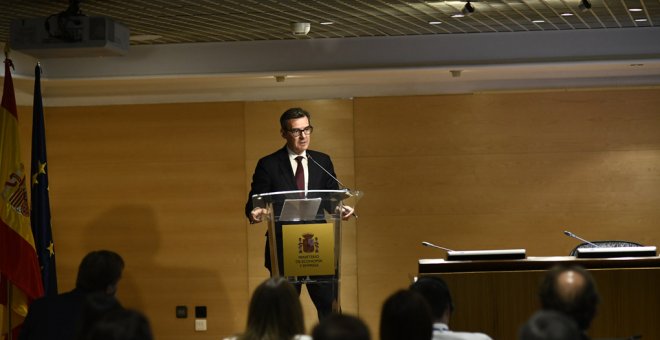 El secretario general del Tesoro, Carlos San Basilio, en una  rueda de prensa en la sede del Ministerio de Economía. E.P./Oscar Cañas