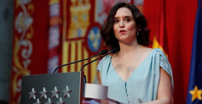 La presidenta de la Comunidad de Madrid, Isabel Díaz Ayuso, durante su intervención en el acto de la toma de posesión de los consejeros del primer Gobierno de coalición del PP y Ciudadanos en la región, este martes en la Real Casa de Correos, sede del Eje