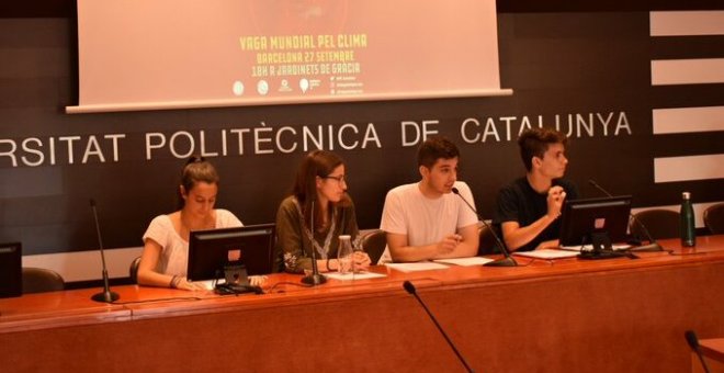 Els portaveus de l'assemblea de Fridays for Future a Barcelona, Maria Serra, Maria Marcet, Guillermo Chirino i Aitor Urritocoechea. FFF