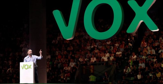 El líder de Vox, Santiago Abascal, durante un acto de precampaña celebrado este domingo en el Palacio de Vistalegre bajo el lema "Vistalegre Plus Ultra", que servirá como arranque oficial de las elecciones del 10 de noviembre. EFE/Mariscal