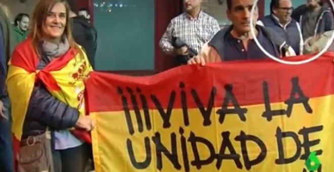 El alcalde de Boadilla, Javier Úbeda Liébana, en la protesta en Atocha contra los miembros de la Mesa del Parlament. Fuente: La Sexta