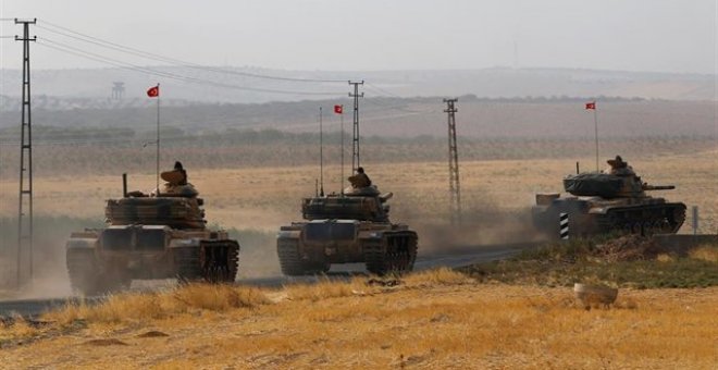 Tanques turcos en la frontera con Siria. / REUTERS