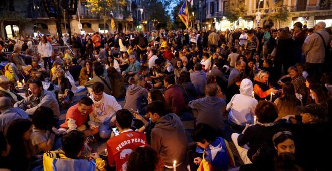 Milers de persones concentrades al centre de Barcelona contra la sentència del Procés. EFE / ALEJANDRO GARCÍA
