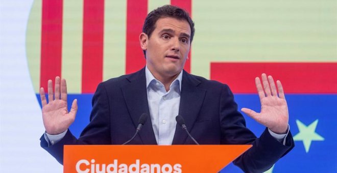 El líder de Ciudadanos, Albert Rivera, durante la rueda de prensa que ha ofrecido este viernes en Madrid en la que ha calificado de "sabotaje general" la huelga convocada este viernes en Cataluña en contra de la sentencia del Tribunal Supremo sobre el "pr