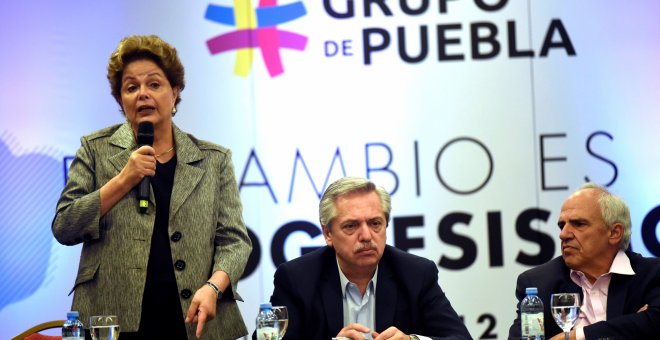 Referentes de la izquierda latinoamericana como la expresidenta brasileña Dilma Rousseff (i), el presidente electo de Argentina, Alberto Fernández (c) y el expresidente colombiano Ernesto Samper participan este sábado en Buenos Aires de la segunda reunión