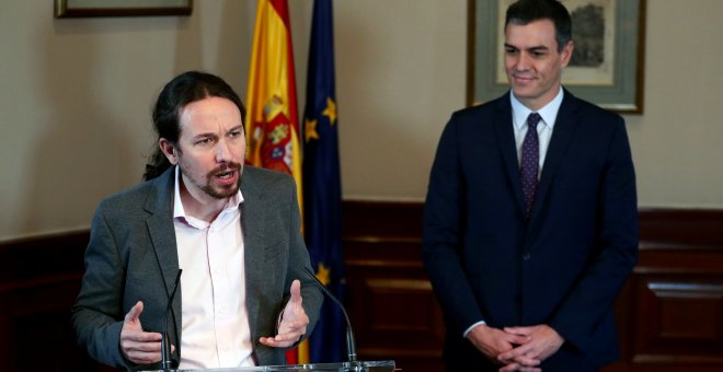 14/11/2019 - Pedro Sánchez y Pablo Iglesias en la firma del preacuerdo del Gobierno de coalición. / REUTERS - SERGIO PEREZ