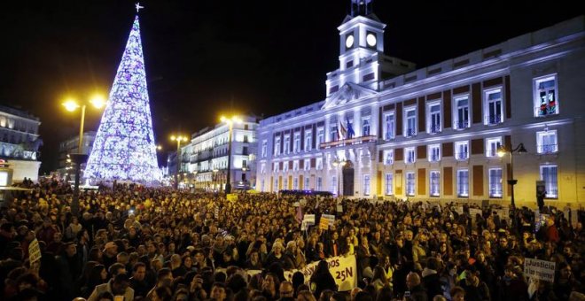 Manifestación contra la violencia machista del 25N frente la Comunidad de Madrid / EFE