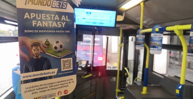 Publicidad de casas de apuestas en un autobús de la EMT