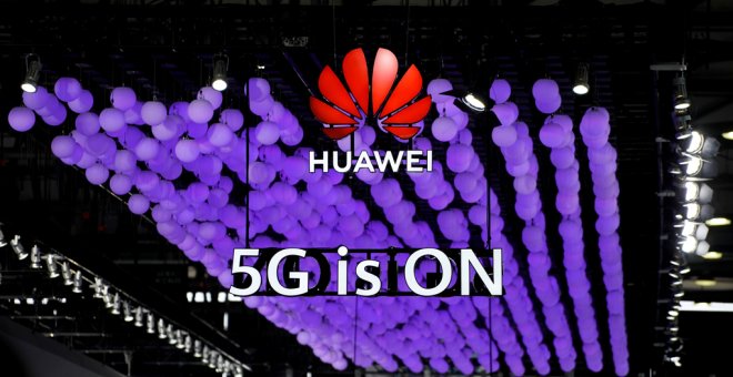 El logo de Huawei y un letrero 5G en el Mobile World Congress (MWC) de Shanghai (China). REUTERS / Aly Song
