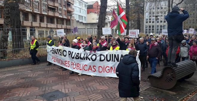 Movilización de pensionistas realizada este jueves en Vitoria. EUROPA PRESS