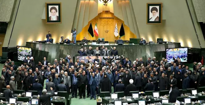 Parlamentarios iraníes corean cánticos contra EEUU tras el asesinato del general Qasem Soleimaní./ICANA /dpa