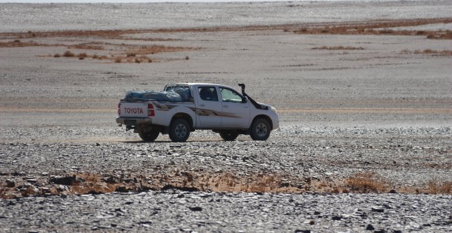 Un coche del Frente Polisario en el desierto del Sahara Occidental. JOSE CARMONA