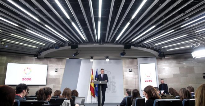 El presidente del Gobierno, Pedro Sánchez, en la rueda de prensa tras la primera reunión del Cnsejo de Ministros del Gobierno de coalición de PSOE y Unidas Podemos en la XIV Legislatura, en el Palacio de la Moncloa. E.P./Eduardo Parra