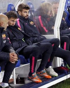 Messi, en el banquillo en Anoeta. EFE/Javier Etxezarreta