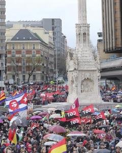 Miles de participantes en las Marchas por la Dignidad han llegado hasta la Plaza de Colón, donde han confluido las nueve columnas procedentes de todas las comunidades autónomas, para protestar contra las consecuencias de las políticas de austeridad. EFE/B