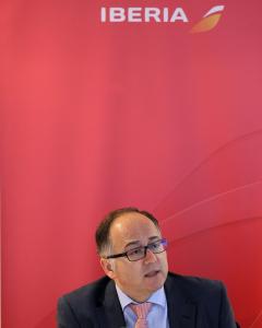 El presidente de Iberia, Luis Gallego, durante una rueda de prensa en La Habana (Cuba). EFE/Alejandro Ernesto