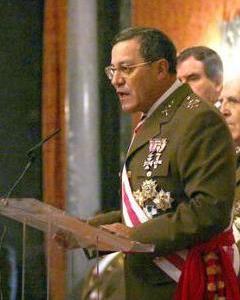 Teniente General Mena.