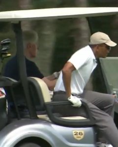 Barack Obama y Bill Clinton juegan al golf juntos