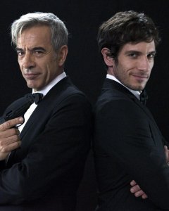 Imanol Arias y Quim Gutiérrez, en una fotografía promocional  de la película 'Anacleto, agente secreto'. EFE