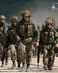 Soldados españoles de maniobras. AFP