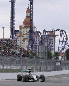 El Mercedes del británico Lewis Hamilton, durante la carrera de Fórmila 1 en Rusia. REUTERS/Maxim Shemetov