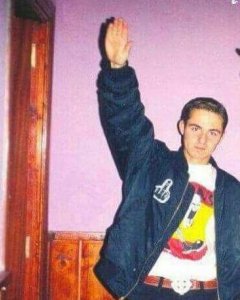 La foto del presunto Albert Rivera haciendo el saludo franquista es, en realidad, de Juan Parejo.