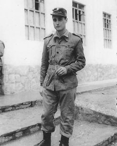 Francisco frutos durante su servicio militar en la Seu D'Urgell