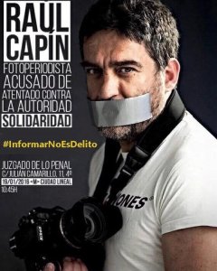 Cartel de apoyo al fotógrafo y activista Raúl Capín.