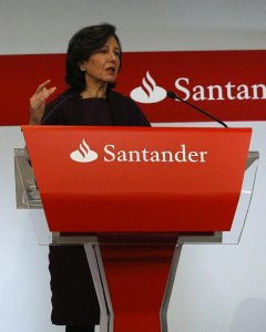 Ana Botín, presidenta del banco español Santander, habla durante la presentación de resultados anuales en la sede de la compañía en Boadilla del Monte. REUTERS