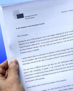 Imagen de la carta enviada a los líderes de la UE por el presidente del Consejo Europeo, Donald Tusk, sobre la permanencia del Reino Unido. REUTERS/Francois Lenoir