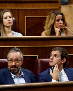 Los diputados de Ciudadanos, con su líder Albert Rivera, sentados en el Hemiciclo del Congreso en la primera sesión del parlamento salido de las elecciones del 26-J. REUTERS