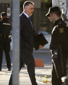 El exconsejero de la Comunidad de Madrid Alberto López Viejo, a su llegada esta mañana a la sede de la Audiencia Nacional de San Fernando de Henares donde se reanuda el macrojuicio del caso Gürtel. EFE/Javier Lizón