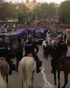 Policía a caballo en el dispositivo de seguridad dispuestos frente a la manifestación 'Rodea el Congreso' en septiembre de 2012. J.A.B.