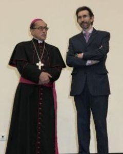 El constructor y presidente de Educatio Servanda, Juan Carlos Corvera, junto al Obispo de Getafe.