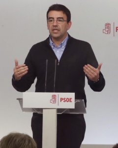 El portavoz de la Comisión Gestora del PSOE, Mario Jiménez, durante la rueda de prensa posterior a la reunión que la gestora del partido socialista ha celebrado en Madrid. EFE/Javier Lizón