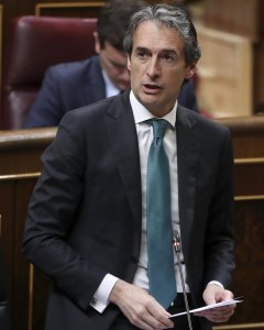 El ministro de Fomento, Iñígo de la Serna, durante su intervención en la sesión de control al Gobierno, celebrada en el Congreso de los Diputados EFE/Chema Moya