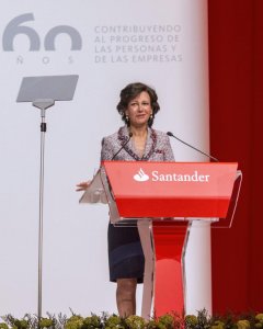 La presidenta del Banco Santander, Ana P. Botín, durante su intervención en la junta de accionistas de la entidad. EFE/Román G. Aguilera