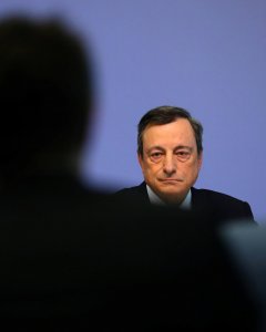 El presidente del BCE, Mario Draghi, durante la rueda de prensa mensual en la sede de la entidad tras la reunión del Consejo de Gobierno. REUTERS/Kai Pfaffenbach