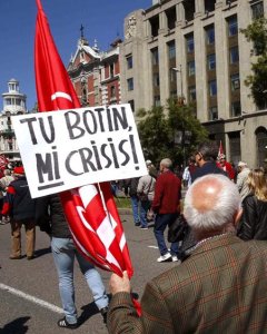 Miles de personas han participado en  la manifestación del Primero de Mayo en Madrid. EFE/Paco Campos