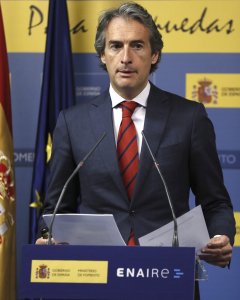 El ministro de Fomento, Íñigo de la Serna, presenta el Plan de Navegación Aérea 2017-2020 que recoge los objetivos y actuaciones de Enaire para los próximos cuatro años. EFE/Chema Moya