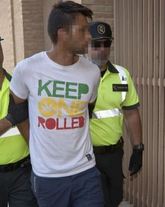 El conductor del turismo, de origen holandés, que atropelló mortalmente a un ciclista el pasado domingo en Oliva (Valencia) dandose a la fuga y posteriormente detenido por la Guardia Civil en la localidad alicantina de El Verger / EFE