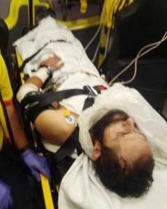 El asaltante de Gavà, en el hospital tras ser detenido. EFE