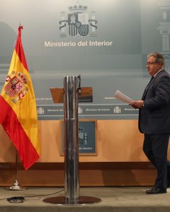 El ministro del Interior, Juan Ignacio Zoido, a su llegada a la rueda de prensa posterior a la reunión del pacto antiyihadista. EFE/J. J. Guillén